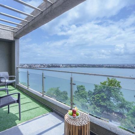 Grey Stone - Lakefront Penthouse Family Rooms Kolhapur Bagian luar foto