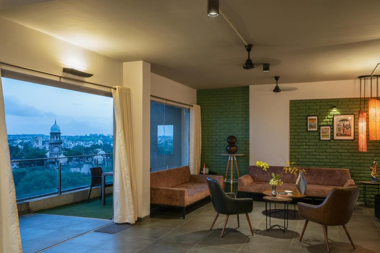 Grey Stone - Lakefront Penthouse Family Rooms Kolhapur Bagian luar foto