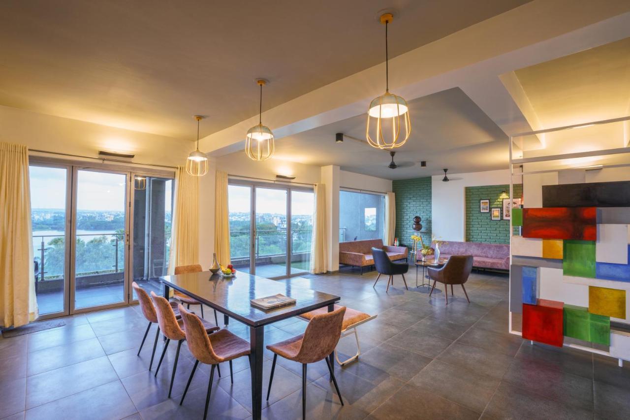 Grey Stone - Lakefront Penthouse Family Rooms Kolhapur Bagian luar foto